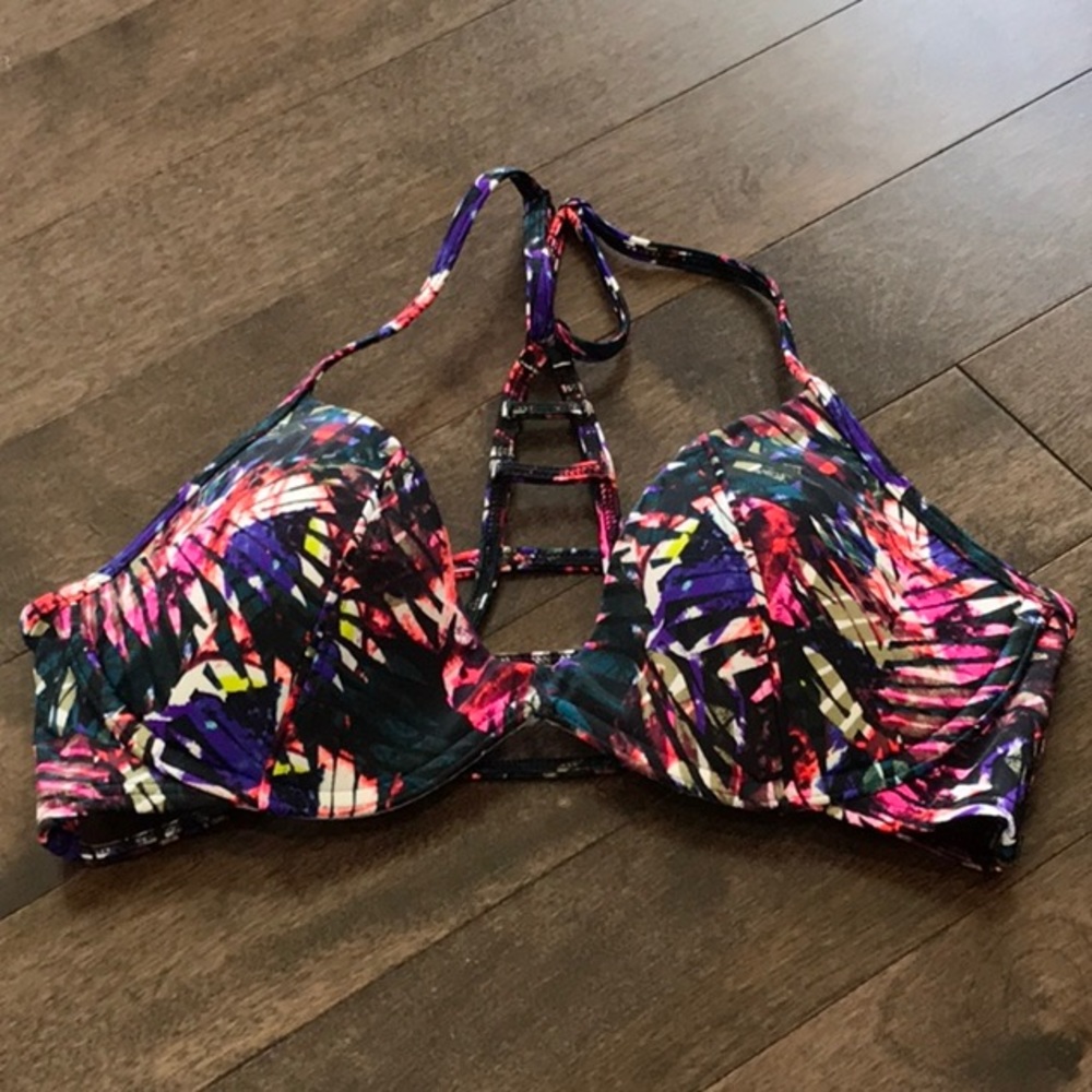 PINK Victoria’s Secret ladder push-up bikini top